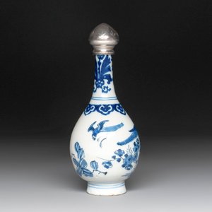 A blue and white Dutch Delft vase with silver cover, 18th C. — 照片 2
