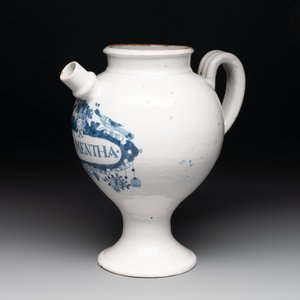 A blue and white Dutch Delft wet drug or syrup jar inscribed 'S. DE MENTHA', early 18th C. — photo 2