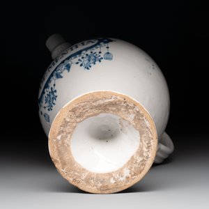 A blue and white Dutch Delft wet drug or syrup jar inscribed 'S. DE MENTHA', early 18th C. — photo 7