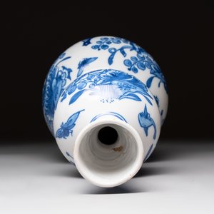 A blue and white Dutch or English Delft chinoiserie Transitional-style double gourd vase, 17th C. — photo 6