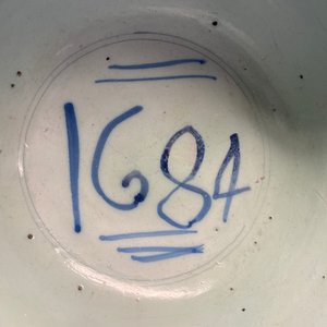 A blue and white English Delftware bowl dated 1684 — photo 15