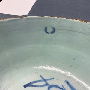 A blue and white English Delftware bowl dated 1684 — photo 8