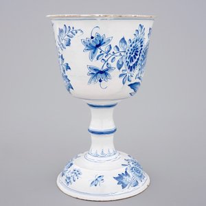 A blue and white faience cup on foot, Germany, 17/18th C. — photo 5