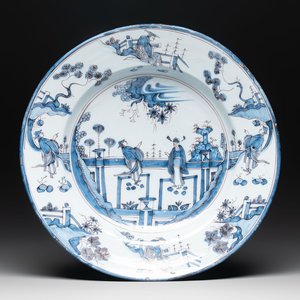 A blue and white 'figures in a garden' chinoiserie dish, Frankfurt, 17th C. — photo 1