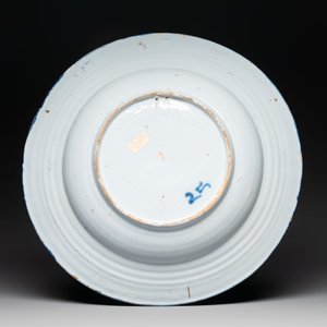 A blue and white 'figures in a garden' chinoiserie dish, Frankfurt, 17th C. — photo 2