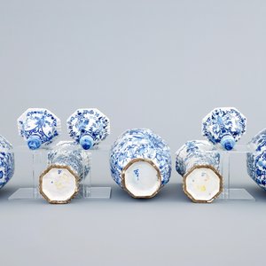 A blue and white five-piece garniture in Dutch Delft style, Samson, Paris, 19th C. — photo 6