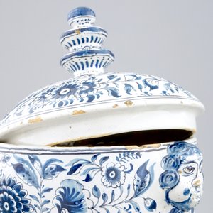 A blue and white floral bowl and cover, Harlingen, Friesland, 18th C. — 照片 8
