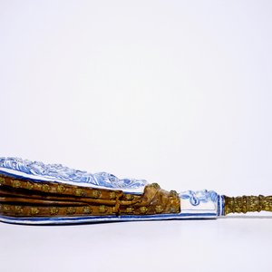 A blue and white French faience bellows with grotesques, signed for Laugier-Olerys, Moustiers, 18th C. — photo 7
