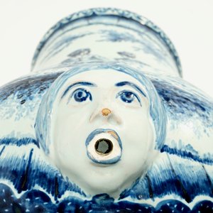A blue and white French faience Delft style wall fountain and basin, Bourg-la-Reine, dated 1890 — photo 10