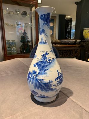 A blue and white French faience pear-shaped chinoiserie vase, Nevers, late 17th C. — photo 4