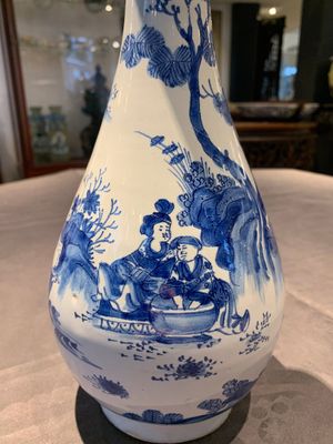 A blue and white French faience pear-shaped chinoiserie vase, Nevers, late 17th C. — photo 7