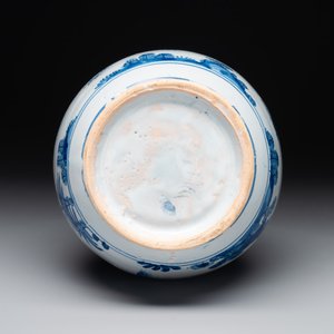 A blue and white French faience pear-shaped chinoiserie vase, Nevers, late 17th C. — photo 4