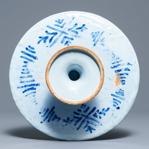 A blue and white French faience tazza with a galant scene, Nevers, late 17th C. — photo 2