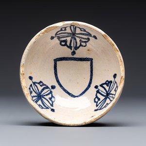 A blue and white Hispano-Moresque pottery bowl, Manises or Paterna, Spain, 15th C. — photo 1