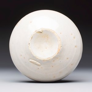 A blue and white Hispano-Moresque pottery bowl, Manises or Paterna, Spain, 15th C. — photo 2