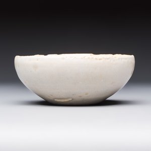 A blue and white Hispano-Moresque pottery bowl, Manises or Paterna, Spain, 15th C. — photo 6