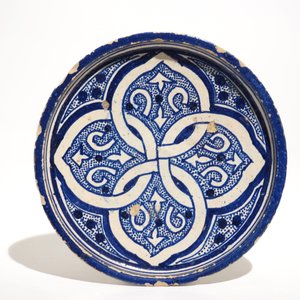 A blue and white Islamic pottery covered bowl and a dish, Northern Africa, Tunisia or Morocco, 19th C. — photo 2