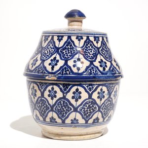 A blue and white Islamic pottery covered bowl and a dish, Northern Africa, Tunisia or Morocco, 19th C. — photo 5