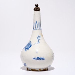 A blue and white Islamic vase with a silver lid, prob. iran, 17/18th C. — 照片 5