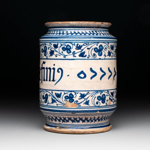 A blue and white Italian albarello, Faenza, 2nd half 16th C. — photo 2