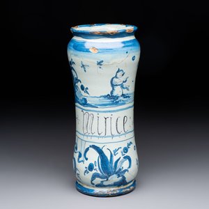 A blue and white Italian albarello, inscribed 'Mirice', 18th C. — photo 1
