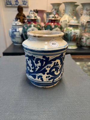 A blue and white Italian maiolica albarello, 16/17th C. — photo 1