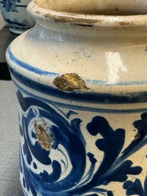 A blue and white Italian maiolica albarello, 16/17th C. — photo 3