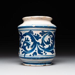A blue and white Italian maiolica albarello, 16/17th C. — photo 1