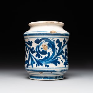 A blue and white Italian maiolica albarello, 16/17th C. — photo 2