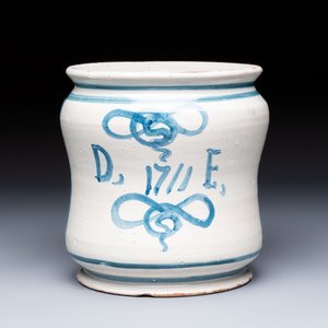 A blue and white Italian maiolica albarello, dated 1711 — foto 3