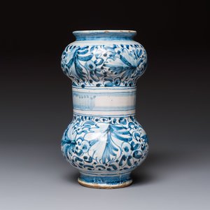 A blue and white Italian maiolica albarello with foliage design, Rome, early 17th C. — photo 1