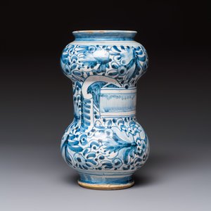 A blue and white Italian maiolica albarello with foliage design, Rome, early 17th C. — photo 4