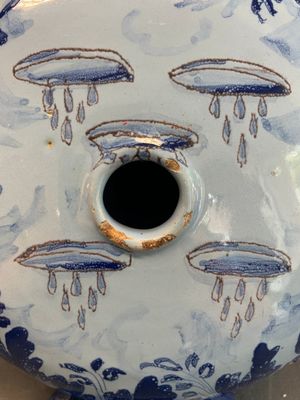 A blue and white Italian maiolica pilgrim flask, Savona, ca. 1700 — photo 12
