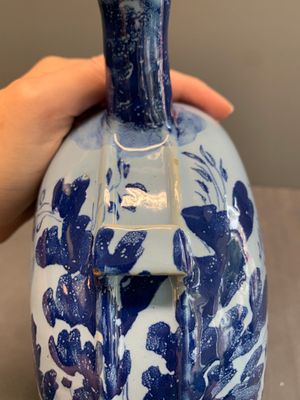 A blue and white Italian maiolica pilgrim flask, Savona, ca. 1700 — photo 14