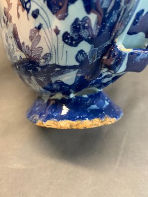 A blue and white Italian maiolica pilgrim flask, Savona, ca. 1700 — photo 18
