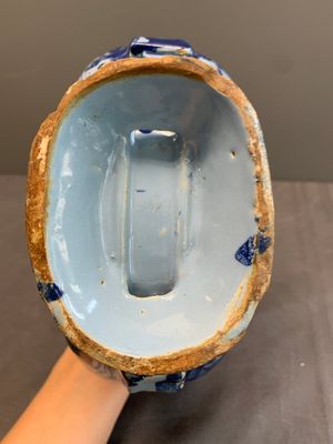 A blue and white Italian maiolica pilgrim flask, Savona, ca. 1700 — photo 19