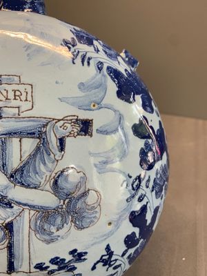 A blue and white Italian maiolica pilgrim flask, Savona, ca. 1700 — photo 7