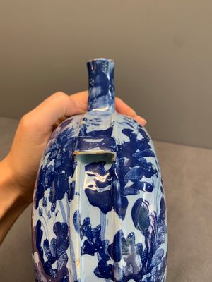 A blue and white Italian maiolica pilgrim flask, Savona, ca. 1700 — photo 9