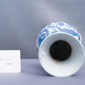 A blue and white Iznik-style vase, probably Samson, France, 19th C. — photo 19