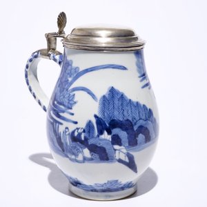 A blue and white Japanese Arita tankard with Dutch silver cover, Edo, 17th C. — photo 5