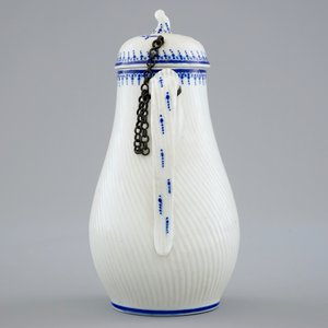 A blue and white jug and cover, Tournai porcelain, 18th C. — 照片 2