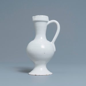 A blue and white jug with a heraldic cross, France or Germany, 17th C. — photo 5