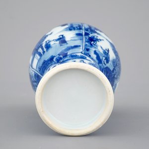 A blue and white jug with cover and a small vase, Kangxi, ca. 1700 — 照片 15