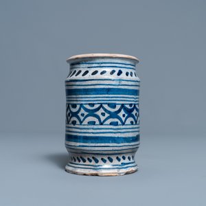 A blue and white maiolica albarello, Northern Netherlands, early 17th C. — 照片 5