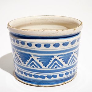 A blue and white maiolica ornamental albarello or ointment pot, The Netherlands, 17th C. — 照片 5