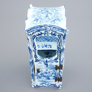 A blue and white model of a sedan chair in Dutch Delft style, France, 19th C. — photo 9
