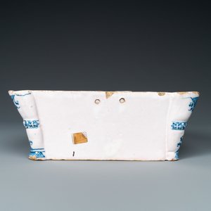 A blue and white Moustiers faience flower holder, France, 18th C. — 照片 5