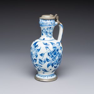 A blue and white pewter-mounted Delftware chinoiserie ewer, probably London, 17th C. — photo 5
