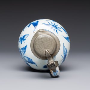 A blue and white pewter-mounted Delftware chinoiserie ewer, probably London, 17th C. — photo 6