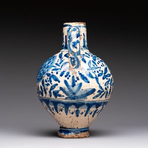 A blue and white Portugese faience jug with a bird among flowering branches, 17th C. — foto 3